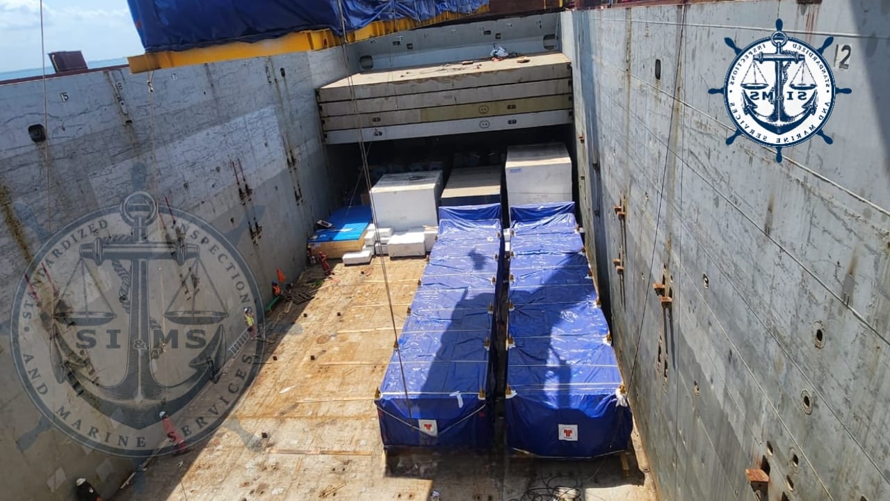 Cargo securing arrangement checked before the lift