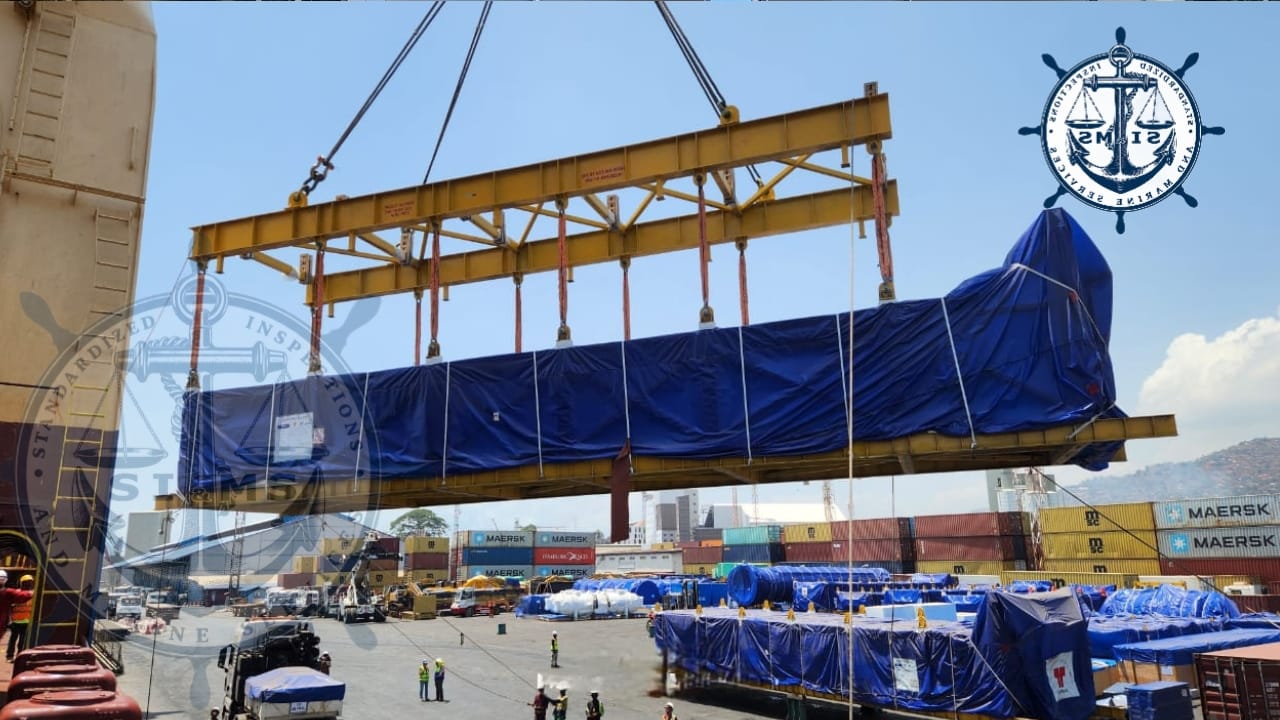 Long project cargo unit lifted over the terminal on a spreader beam